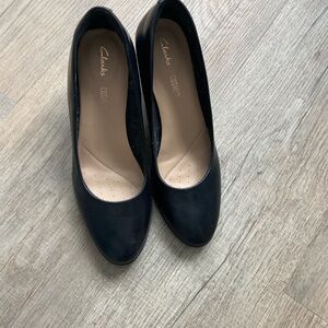 Clarks Women's Black Leather Pumps